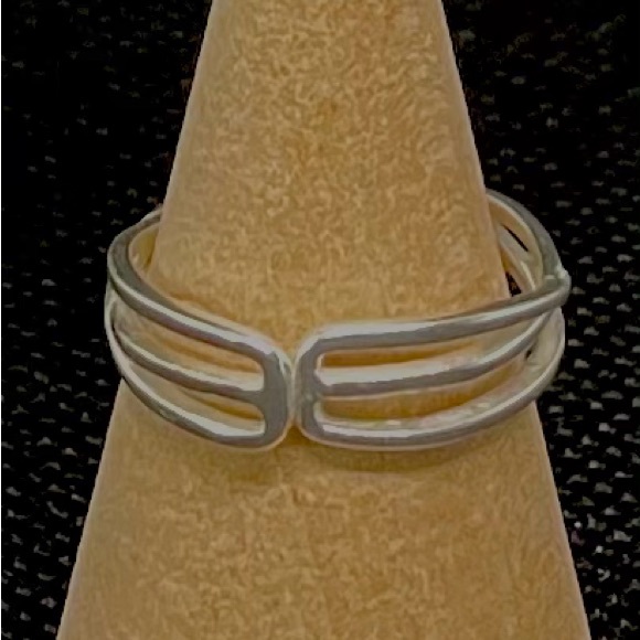 NWT Sterling Silver 925 Twisted Cuff Ring-OS Intertwined Silver Design
MSRP $45 - Picture 11 of 12